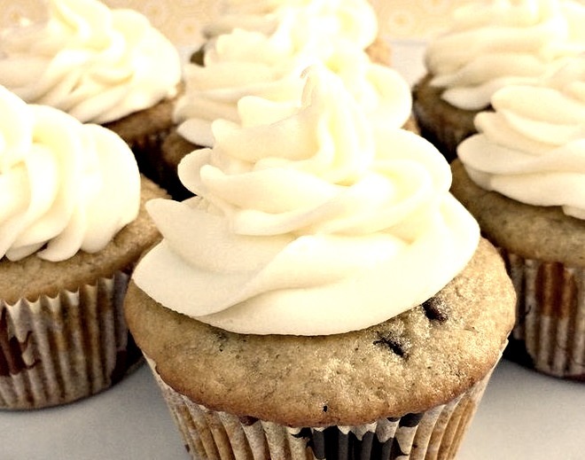 Banana Chocolate Chip Cupcakes with Cream Cheese Frosting