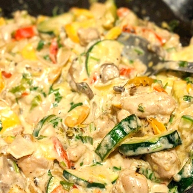 Easy Chicken with Mushrooms and Zucchini in Cream Sauce