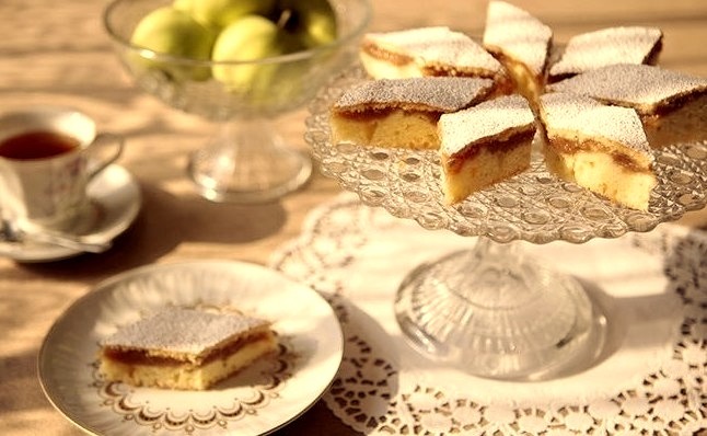 Polish Applesauce Cake