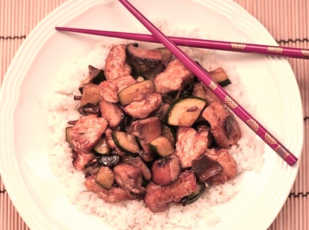 Chinese-Inspired Chicken with Zucchini and Mushroom Medley